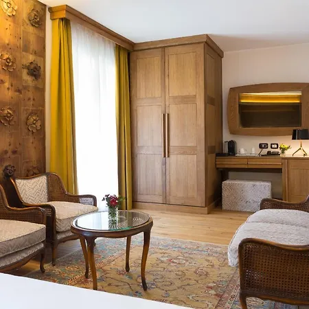 杜卡德奥丝塔奥斯塔酒店 4* 奥斯塔