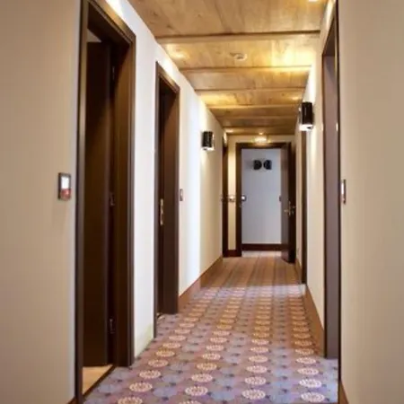 杜卡德奥丝塔奥斯塔酒店 酒店